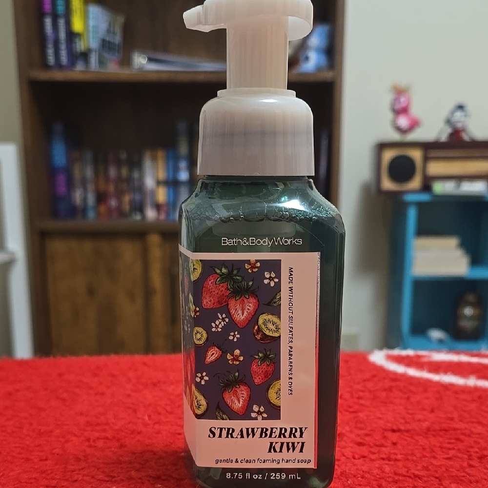 Bath & Body Works Strawberry Kiwi Hand Soap